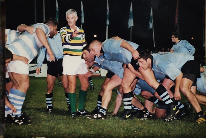 En el Panamericano de 1998, Los Pumas frente a Los Teros del Uru Sanabria.